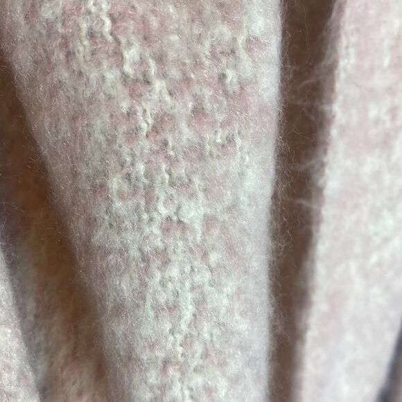 Cara New York soft fuzzy pink/white beaded pearled fringed scarf - Picture 4 of 6